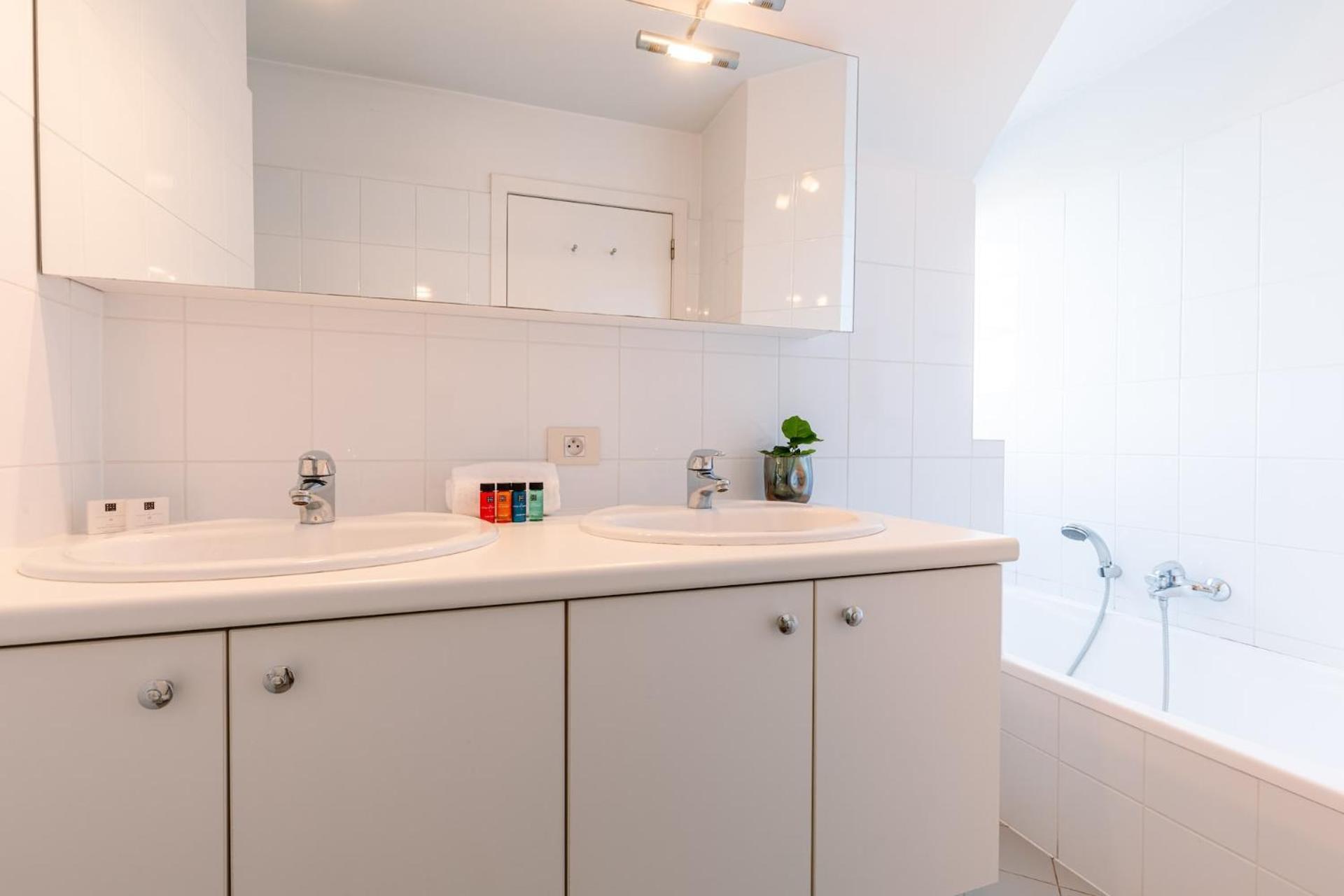Charming Spacious Duplex Apt With Private Parking In Knokke Apartman Kültér fotó
